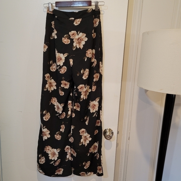 NEW J.O.A. Los Angeles Floral Palazzo Pants with Tie Size XS - Picture 9 of 17